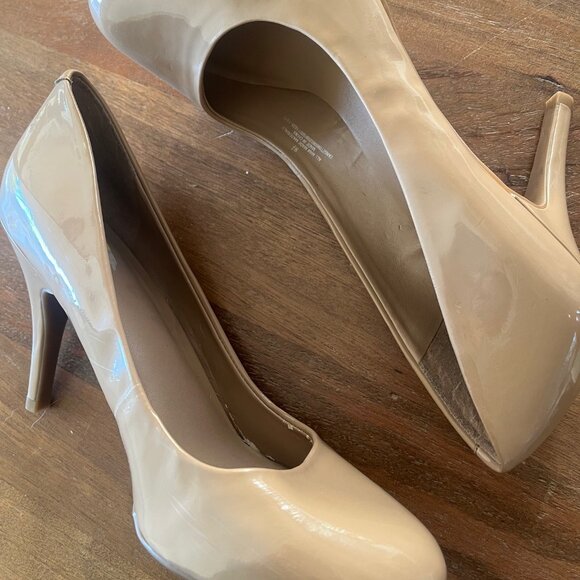 Mossimo Beige Nude Pumps 4" Heel Stiletto 9.5 Round Toe Faux Patent Leather - Picture 3 of 11